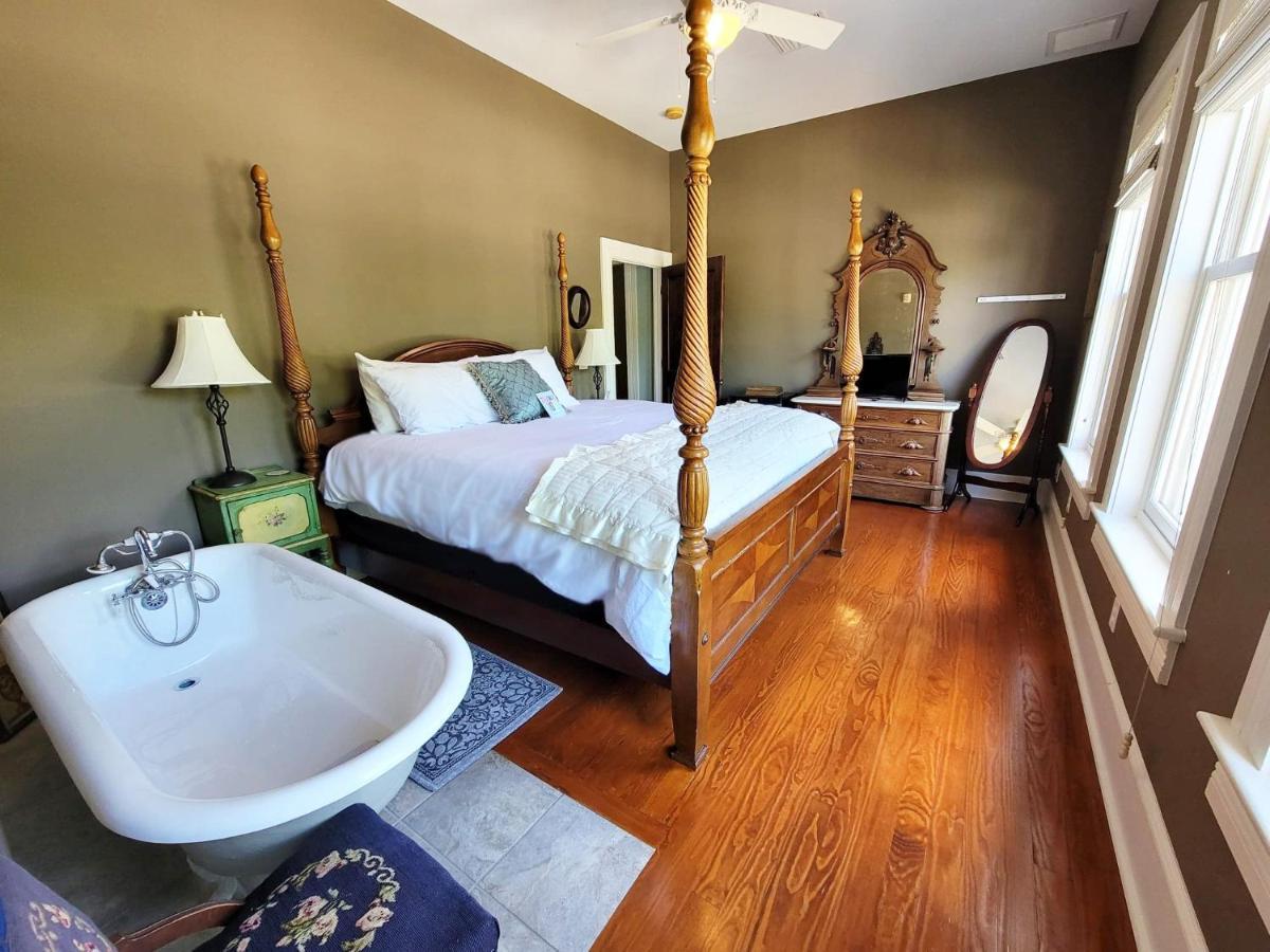 Camellia Rose Inn- King Room Southern Charm Gainesville Exterior foto